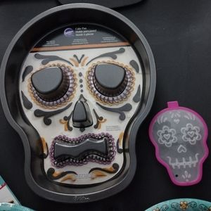 Halloween Wilton SKULL Cake Pan Sugar Skull Day of the dead cookie